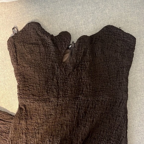 Selfie Leslie - HORIZON STRAPLESS TEXTURED MIDI DRESS CHOCOLATE - NEW - Size M - Picture 3 of 7